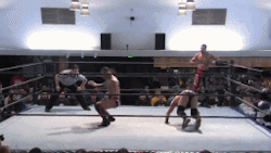 fuckyeahpwg:  Ricochet and the debuting Samuray Del Sol at ASW9.