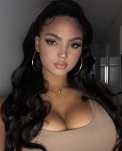 selfysgalore:  Those lips tho