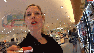 clothedincum:  She’s pretty