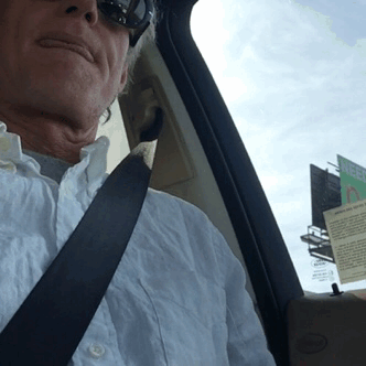 suitbulgedaddy:  uncutnakt:You drive me crazy! Id give that daddy cock road head he would never forget