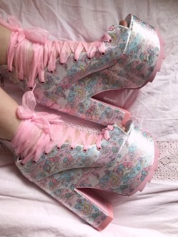 softpinkplush: piffprincess:   dumdolly:  ya so these shoes match none of my outfits but i’m never taking them off ok 💕🌈✨🦄  holy fuck these are amazing   They don’t need to match ur outfit, they match ur soul 