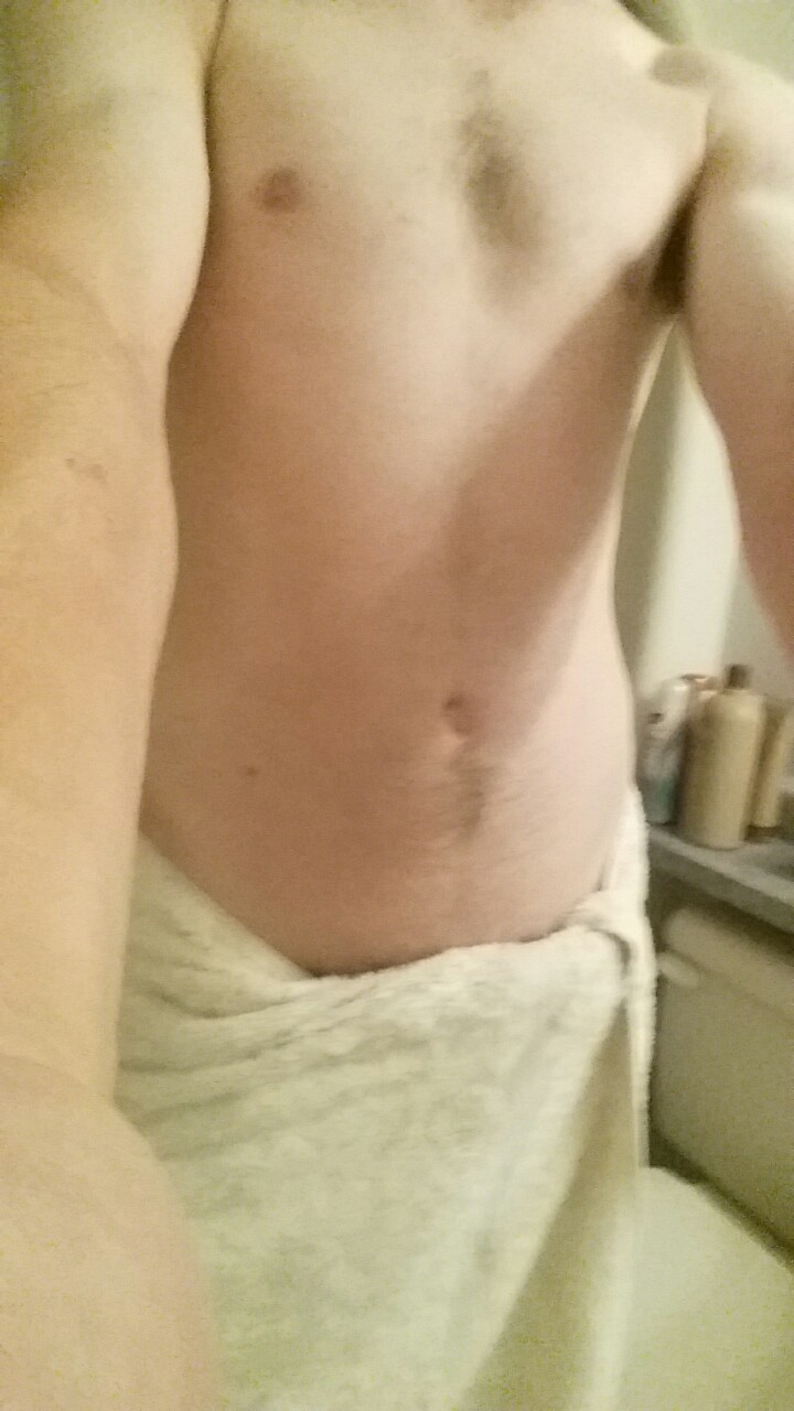 Just some body positivity :P I just got out the bath and I was looking at my tummy