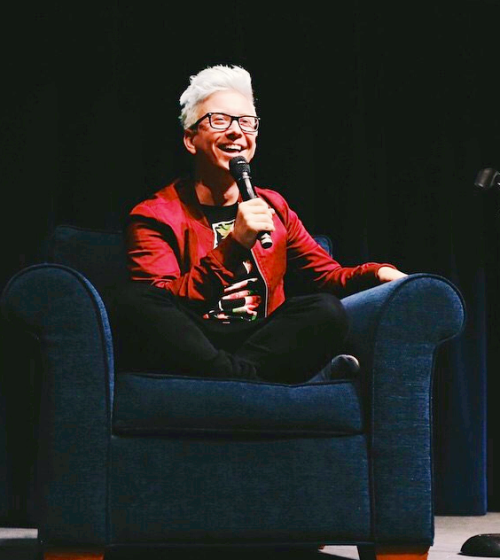 troylerings: he’s crossing his legs and it’s too cute I’m done