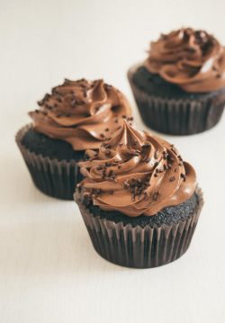 verticalfood:  Ultimate Chocolate Cupcakes