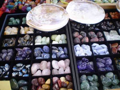 Products made of polished minerals and stones offered for sale during LLA =  Lwóweckie Lato Agatowe 