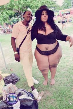 vaboi82:  #bbw #thickthighs #biglegs #sexy