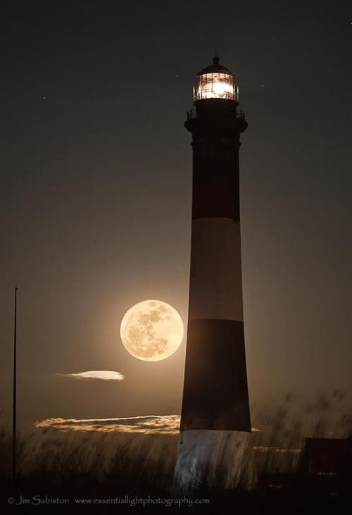 gyclli:  Full Moon Rising Jim Sabiston’s Essential Light Photography 