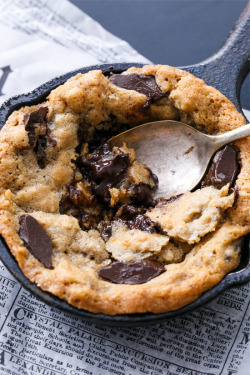 sweetoothgirl:    Mini Oatmeal Chocolate Chunk Skillet Cookies   