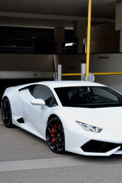 adornstudio:  White Huracan | Photographer