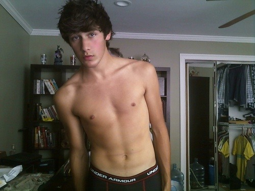 teenboys-shirtless:  sexy guy pics, hot guys, speedo boys, guys with abs,  Boys On Cam —>  http://www.surfxvideos.com