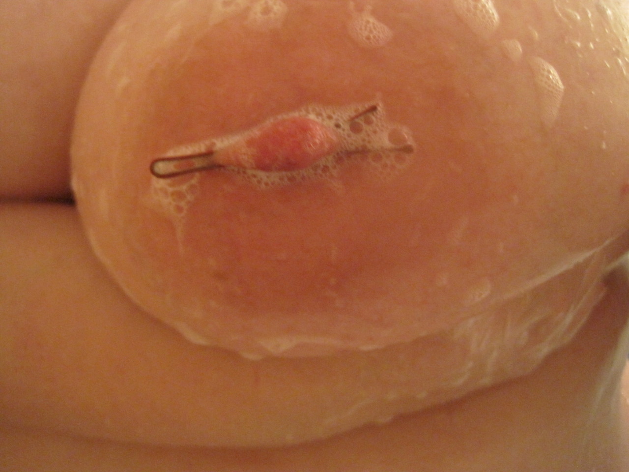 thoughtsofnight:  thoughtsofnight:  shower hairpin  Iâ€™m away for a bit, so