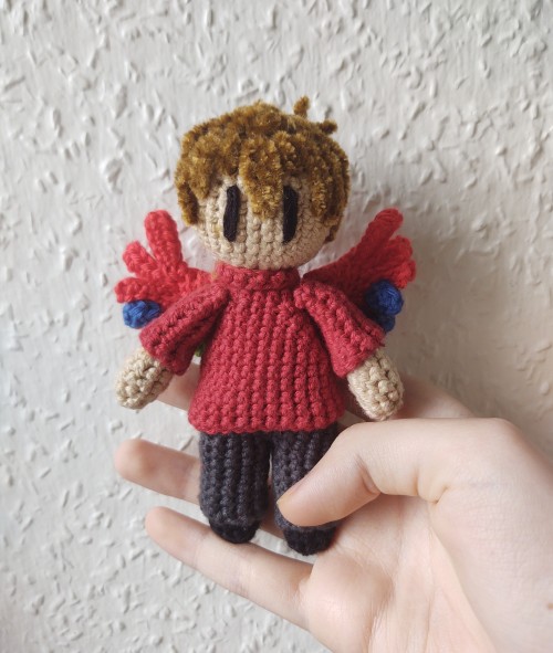 mori0427: little crocheted grian, what crimes will he comit? (all of them)