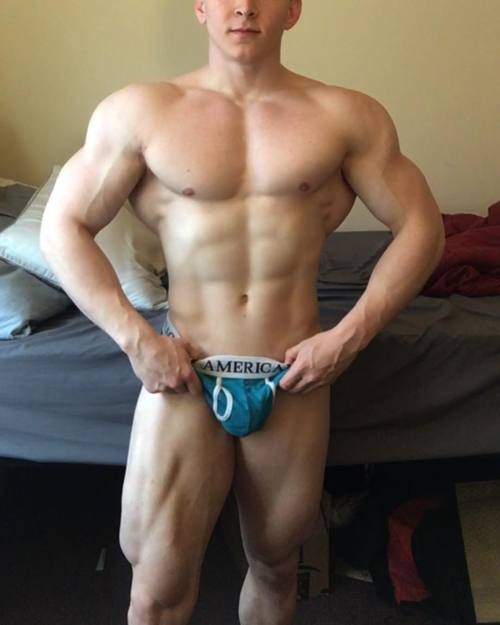 hugemuscle:It’s his right to flex like this.Alpha Muscle Jock🔥 