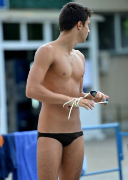 SKIMPY SPEEDO'S MALE ADDICTION