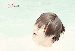 yeowls:  sungyeol failing at pushing woohyun into the water and succeeding with sungjong.