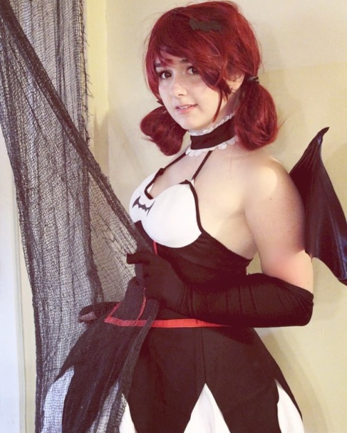 Trying to photoshoot all my spooky cosplays for the end of this month ♡ . . . . . . . . . . #satania