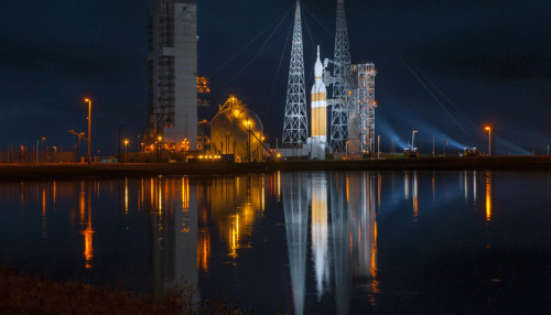 Delta IV Heavy rocket carrying the Orion spacecraft (desktop/laptop)Click the image to download the 