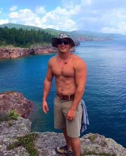 straightbaitedmen:  Robb, 25 from St. Paul, MN