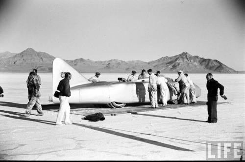 Captain George E. T. Eyston and his crew prepare the Thunderbolt on the Bonneville Salt Flats(Hansel