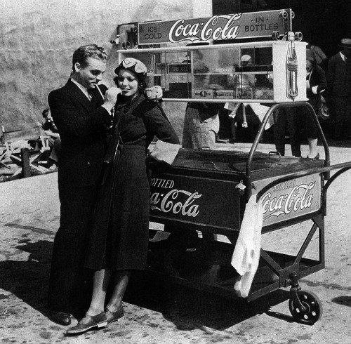 oldhollywoodmonamour: James Cagney and Loretta Young on the set of Taxi