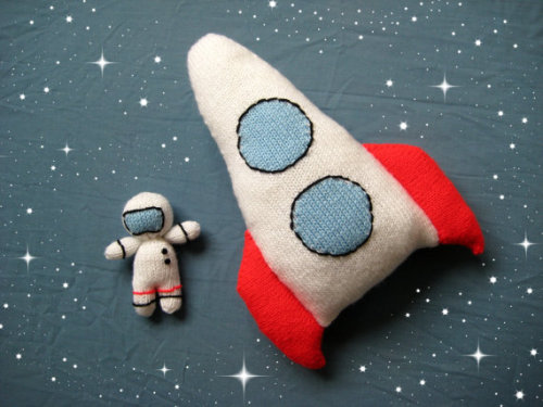 Rocket and Astronaut Knitting Pattern //fluffandfuzz