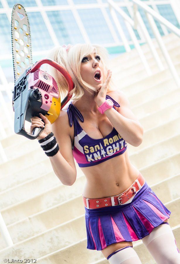 cosplaysleepeatplay:  Jessica Nigri as Lollipop Chainsaw JulietMore Jessica Nigri