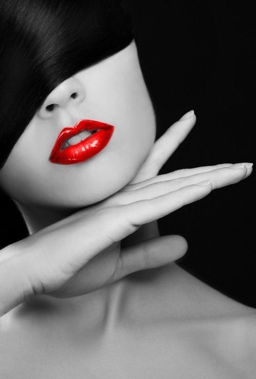 adessoomaipiu:  sexylilkitten:  Lips of temptation 💜💜  T  Awesome