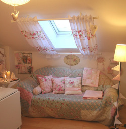 princess-peachie:  Dream cozy room 