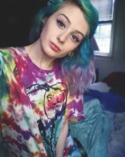weedandothertrees:  nightoesphere:  I made dis shirt :3  I’m stoked I found your blog you have some of the cutest selfie’s on here ^.^