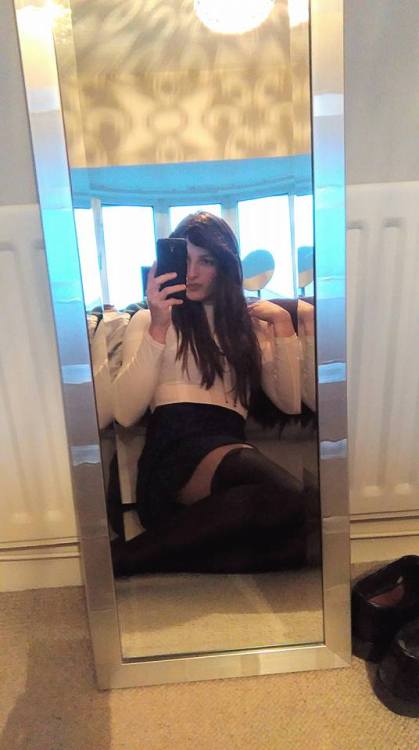 nikkidoesclothes:Love this skirt so much! <3Let me know if you like the new camera angles! x