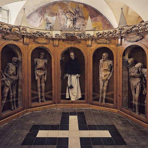 blackpaint20:   Mummies in a chapel in Urbania, Italy.Photo by Rebecca Bathory Travels.
