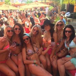 meanwhileinvegas:  Tao Pool Party with Cash