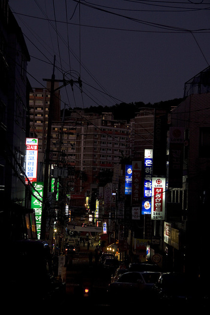 makafushigi:  in to night by 만보 manbo on Flickr.