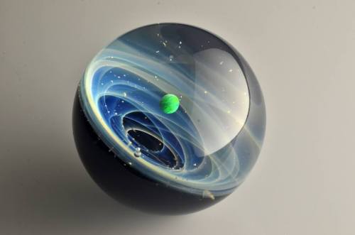 culturenlifestyle:  Satoshi Tomizu Captures the Universe In Incredible Miniature Glass Spheres Japanese glass artist Satoshi Tomizu creates unbelievable globes of glass that contain solar systems, stars, and galaxies. These miniature spheres are made