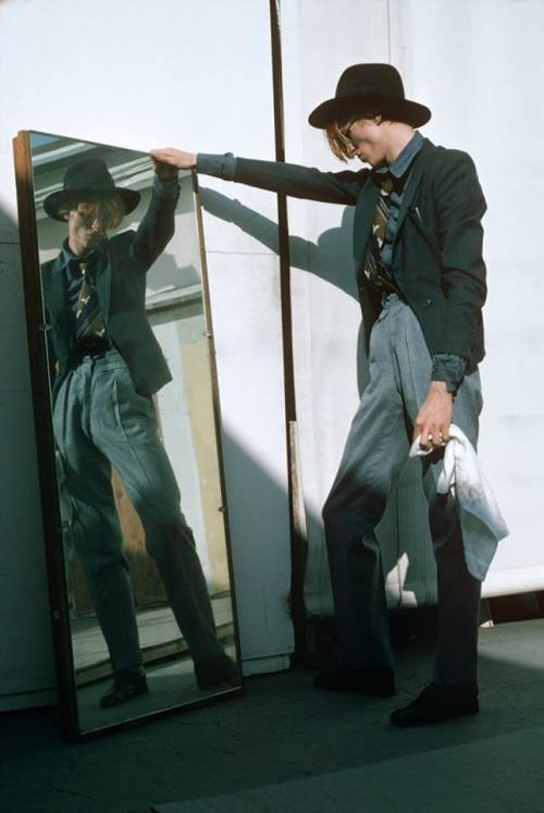 twixnmix:David Bowie photographed by Steve Schapiro, 1975. 