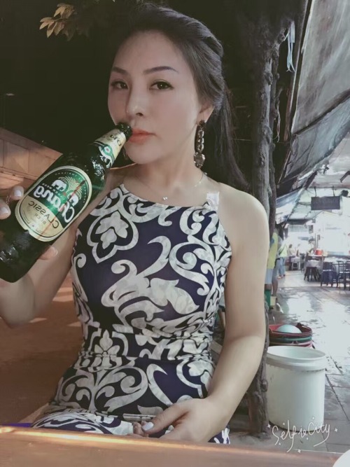 francis20081968: 老婆的好姊妹，巳溝到手，除時3p食用。