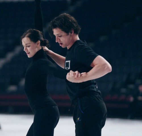 mysticseasons:tessavirtue17: Excited to be on @nhljets ice tonight #SOI18 #VirtueMoir #XX