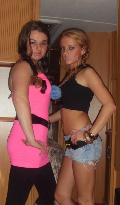 Scummygirls:  Weesteveni:  Two Hot Bodied Irish Gypsy Girls   Right Is Perfect, Jewelary,