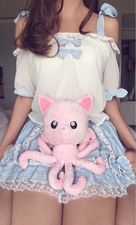 kittenyurimew: 💕Meet my new friend tenticle kitty. It was a gift i didnt expect & it made me so happy💕