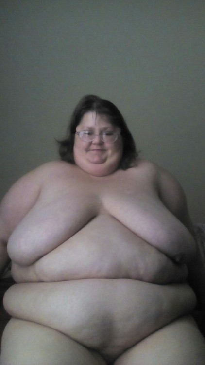 ssbbwsatx:  txchubbyrn:  Feeling sexy today! ❤  You should feel sexy every day!  You are beautiful and have an amazing sexy body!  Where in Texas are you?  I’m in SA.