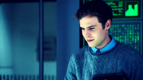 Sex princeofduan:  Leo Fitz being unfairly pretty in pictures
