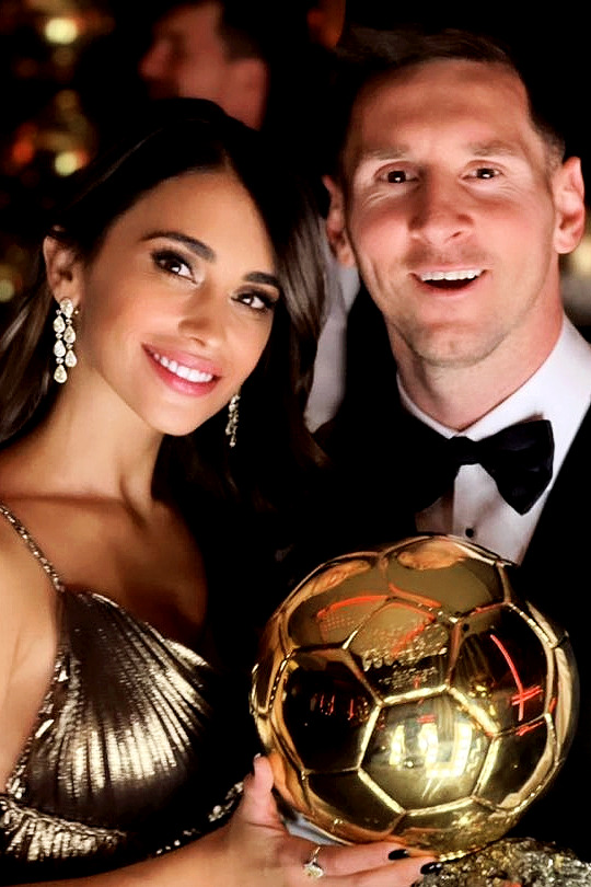 Antonela Roccuzzo Dons Louis Vuitton for Ballon D'Or With Lionel Messi – WWD