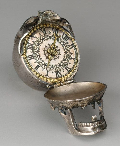 useless-switzerlandfacts:Watch from ca. 1650 by the Geneva based Swiss watchmaker Isaac Penard. Skul
