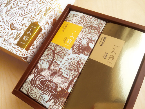 Luxurious re-brand for an Asian pastry brand by MURA, Taiwan