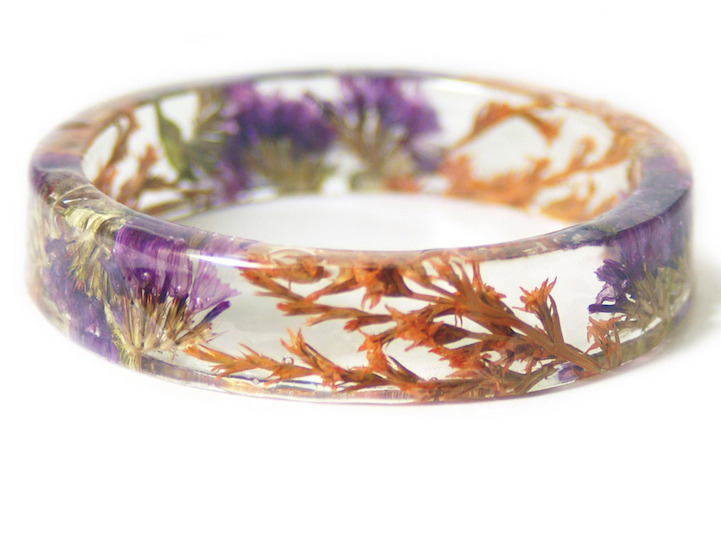 mymodernmet:  Handcrafted Jewelry Contains Delicate Pieces of Nature Encased in Resin