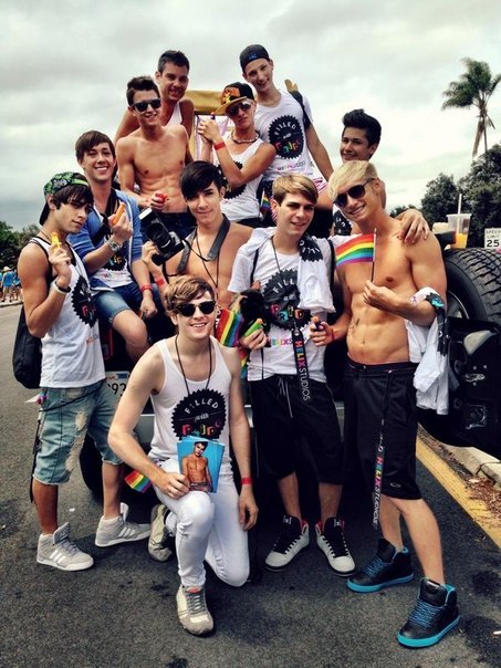 ellentunner:  Helix studio on the Gay Pride!!Fun wth a big mommy ^^