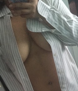 sluttyprincess359:  i love wearing daddy’s shirts to sleep. smells like daddy and helps me calm down 😊😊