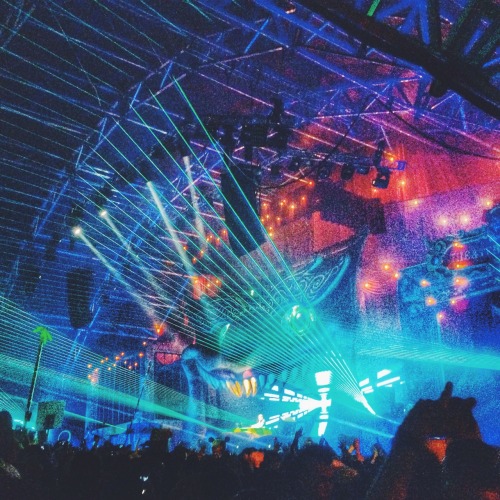 lustingmoon:  coasterfan129:  Escape: All Hallows’ Eve 2014  didn’t care for the lineup but damn the NOS center looks beautiful 