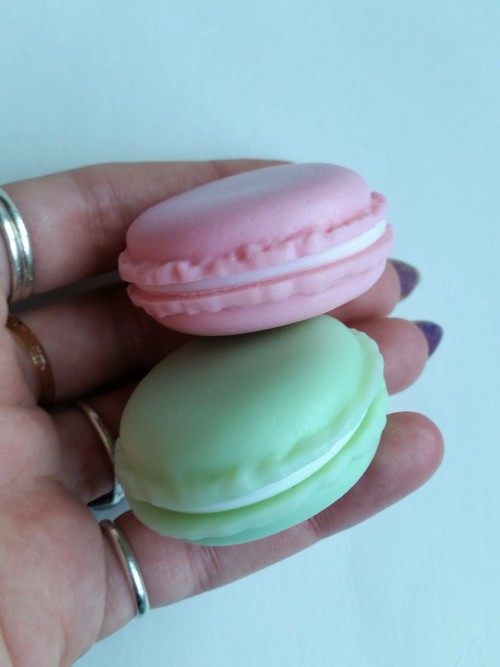 weed-breath: cummy-eyelids:  Kawaii macaron stash containers, available on my etsy! https://www.etsy.com/shop/PastelAlienShop  oH MY FREAKING GOD THESE ARE THE CUTEST THINGS i love your art lana it always makes me fall in love 