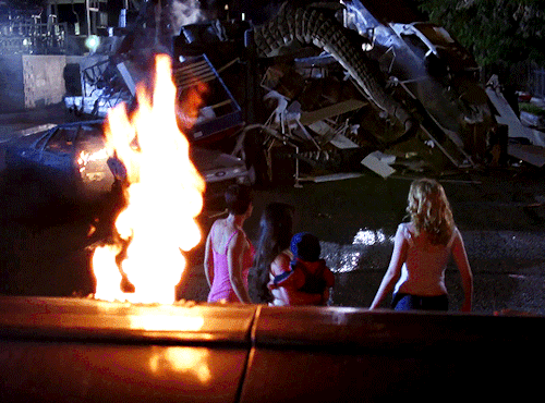 pajaentrecolegas:Charmed | Season 6 | Original Airdate: September 28, 2003 - May 11, 2004Watch as th